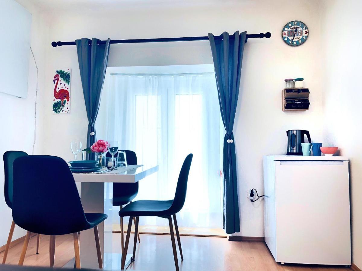 1br On The Beautiful Street In Center Appartement